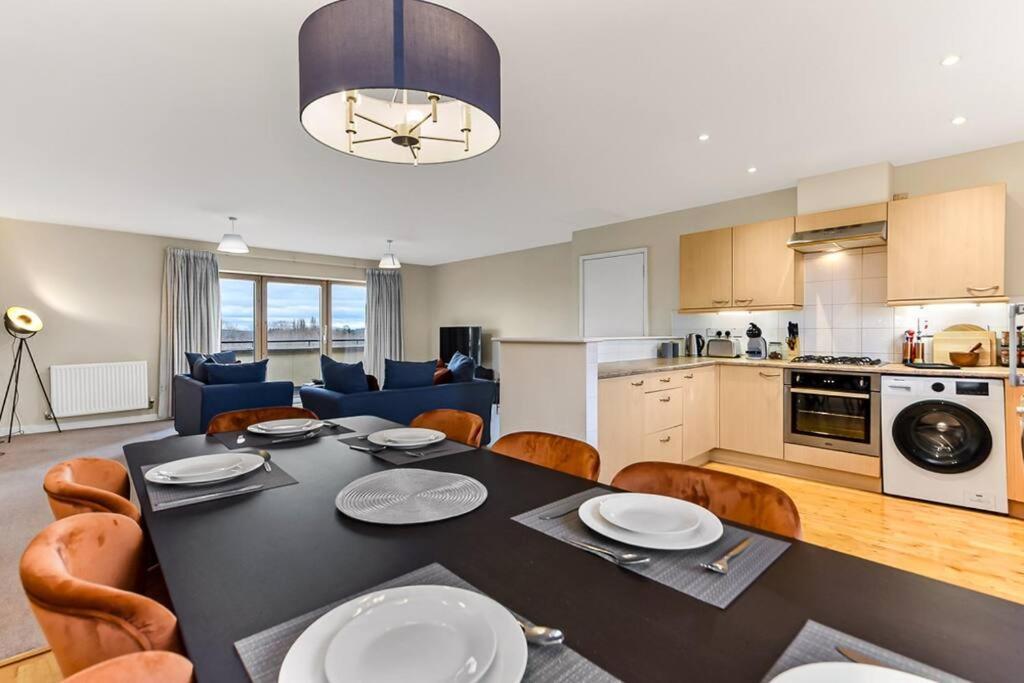Large Group & Contractor Booking! Duplex W/Parking Milton Keynes Eksteriør bilde