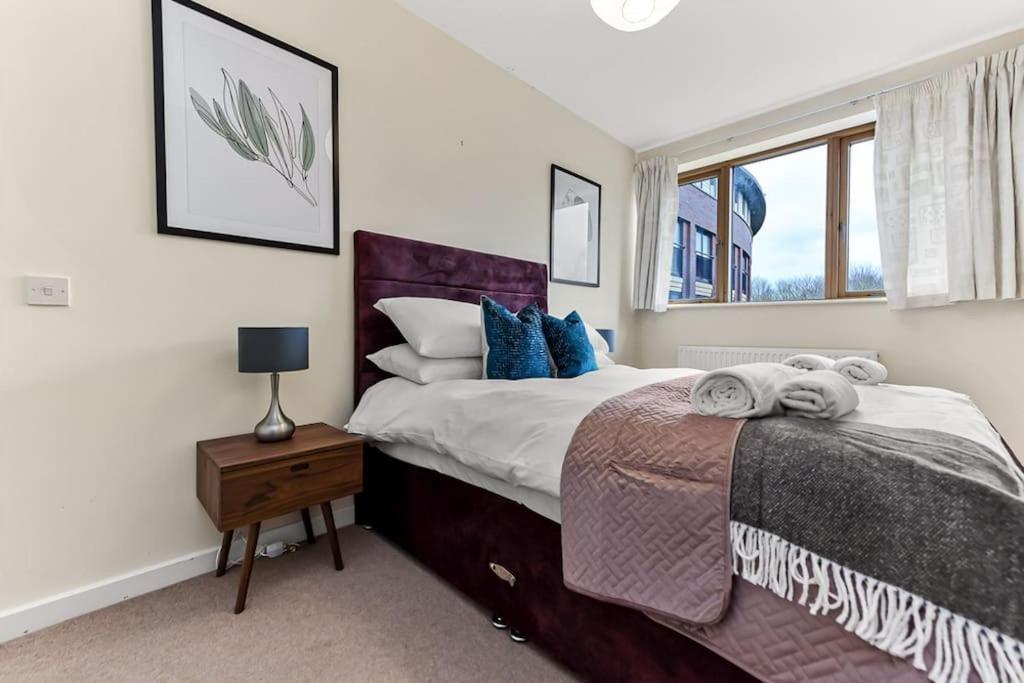 Large Group & Contractor Booking! Duplex W/Parking Milton Keynes Eksteriør bilde