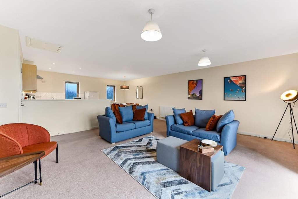Large Group & Contractor Booking! Duplex W/Parking Milton Keynes Eksteriør bilde