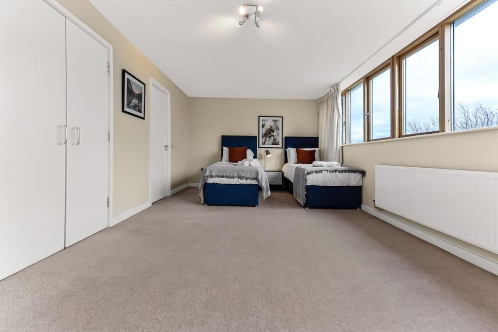 Large Group & Contractor Booking! Duplex W/Parking Milton Keynes Eksteriør bilde